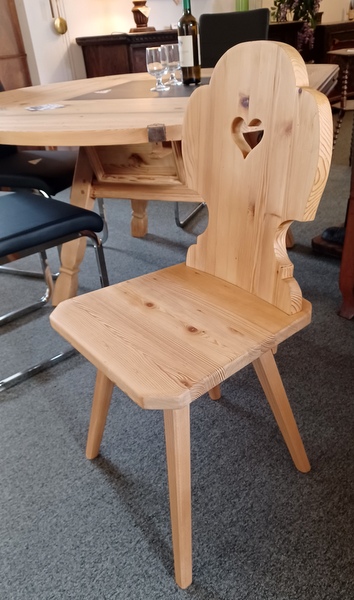 Stabelle aus antikem Tannenholz, frisch restauriert verkleinern