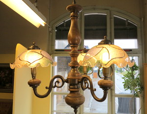 Hngelampe - Leuchter, Holz, Messing mit 3 - Glasschirmen vergrssern