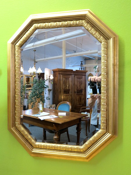 Spiegel 8 - eckig mit Facettenschliff, goldig mit Holzramen verkleinern