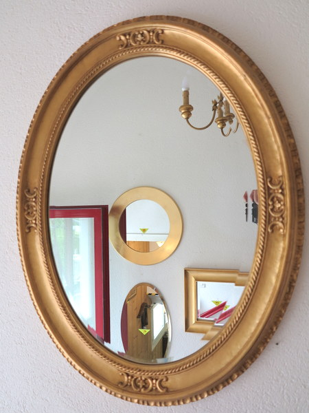 Spiegel oval geschnitzt, goldig mit Facettenschliff im Glas verkleinern