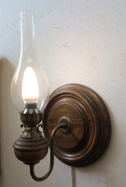 Wandlampe, Holz - Messing mit Glaszylinder verkleinern
